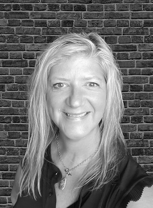 About Laurie Baines, expert brand strategist and designer at JUSTBU Creative